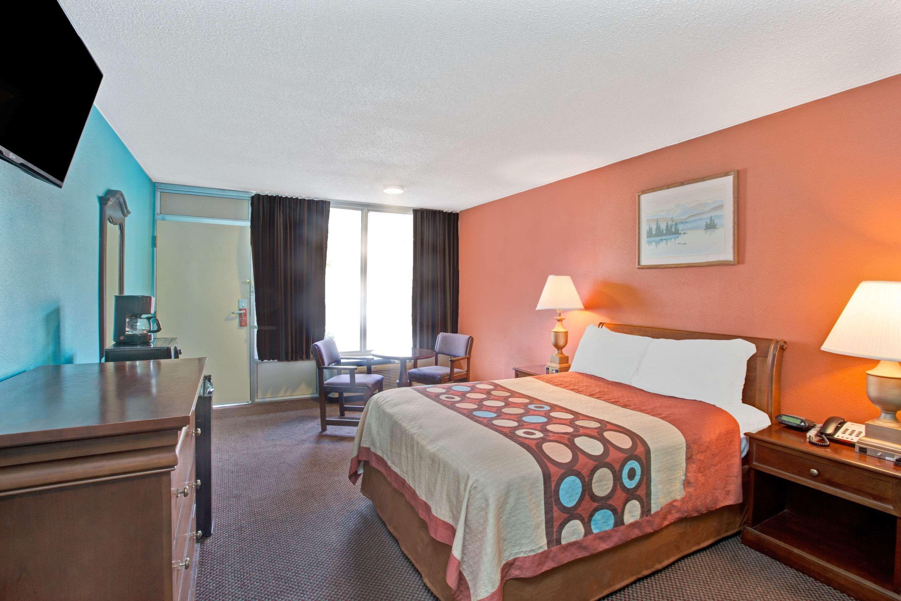 Super 8 By Wyndham Gaffney Hotel Exterior photo