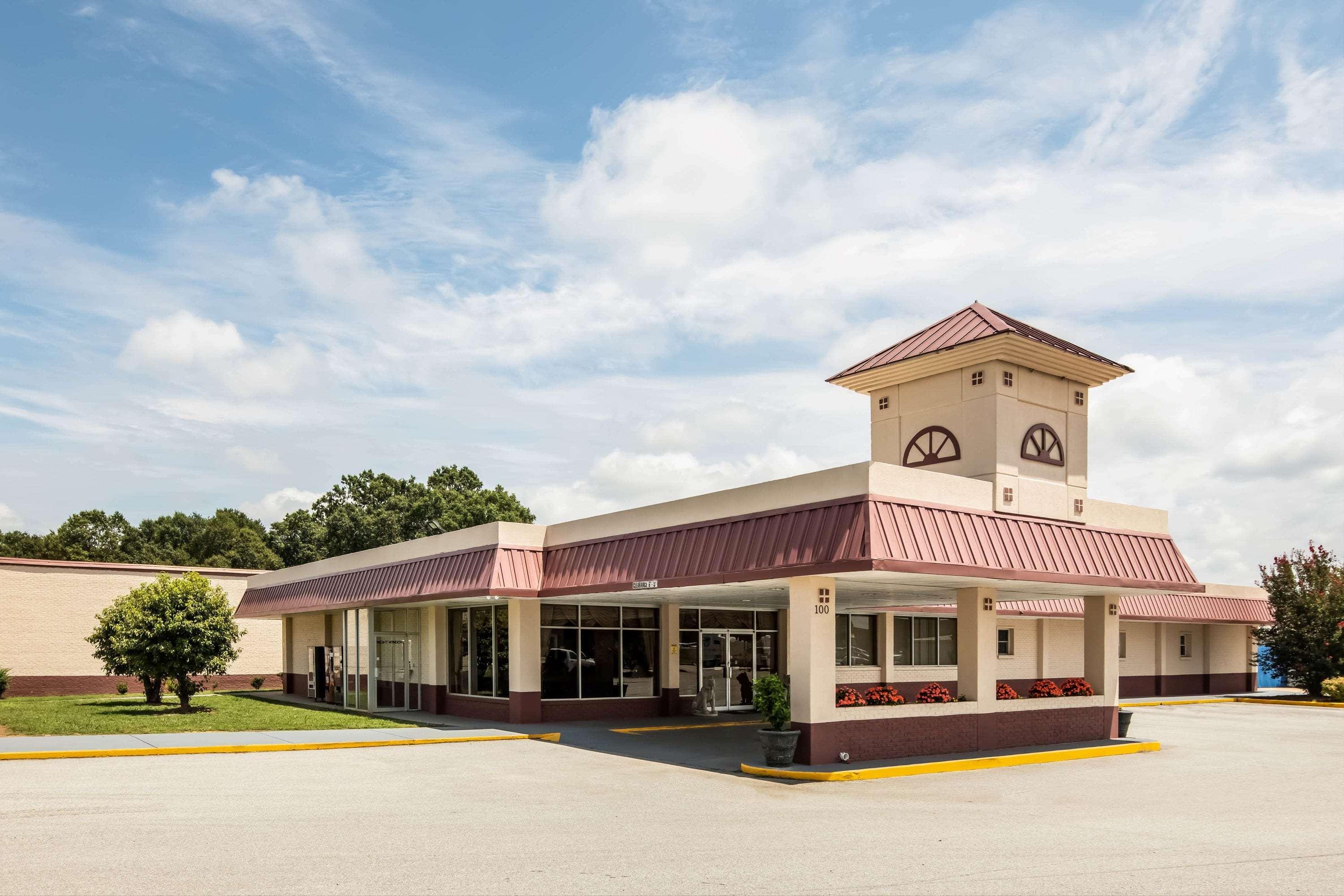Super 8 By Wyndham Gaffney Hotel Exterior photo