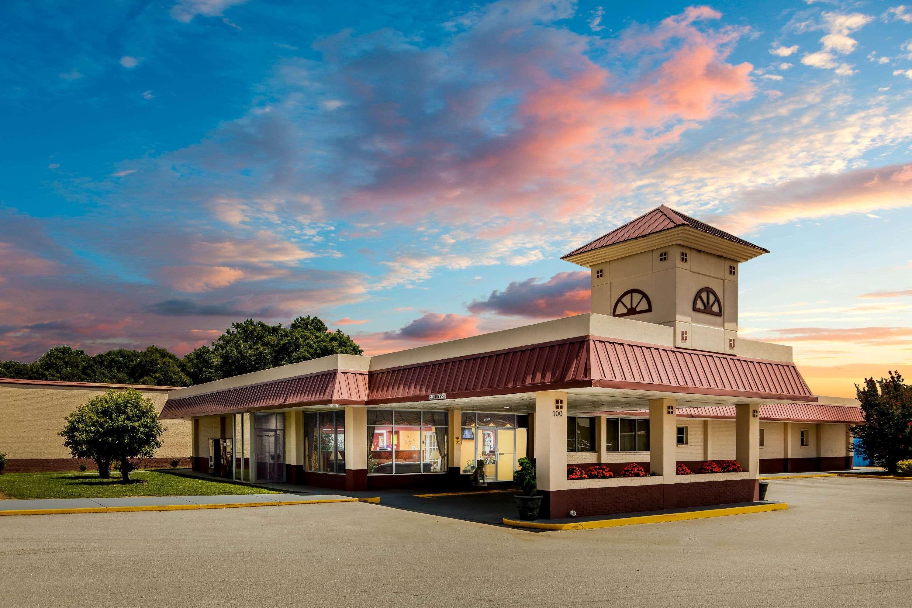 Super 8 By Wyndham Gaffney Hotel Exterior photo