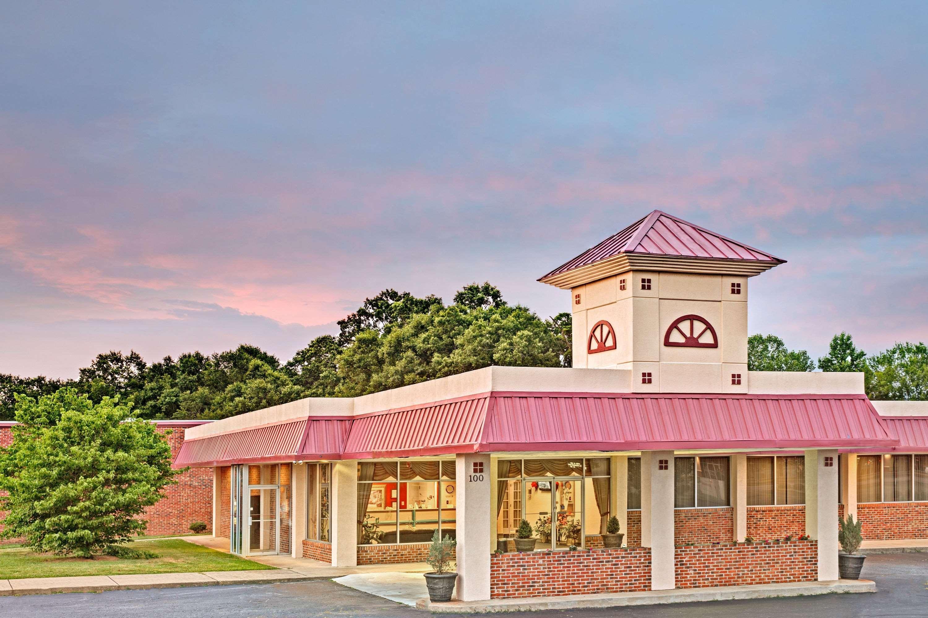 Super 8 By Wyndham Gaffney Hotel Exterior photo