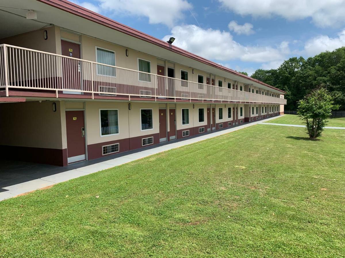 Super 8 By Wyndham Gaffney Hotel Exterior photo